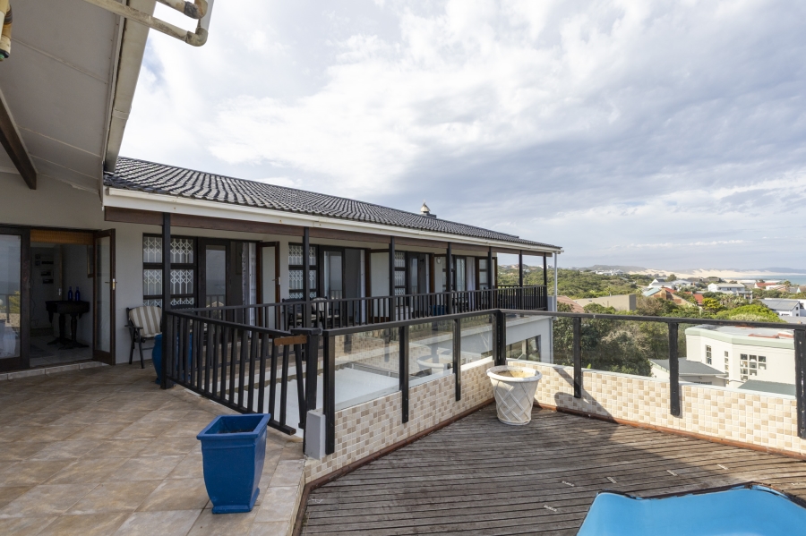 8 Bedroom Property for Sale in West Beach Eastern Cape